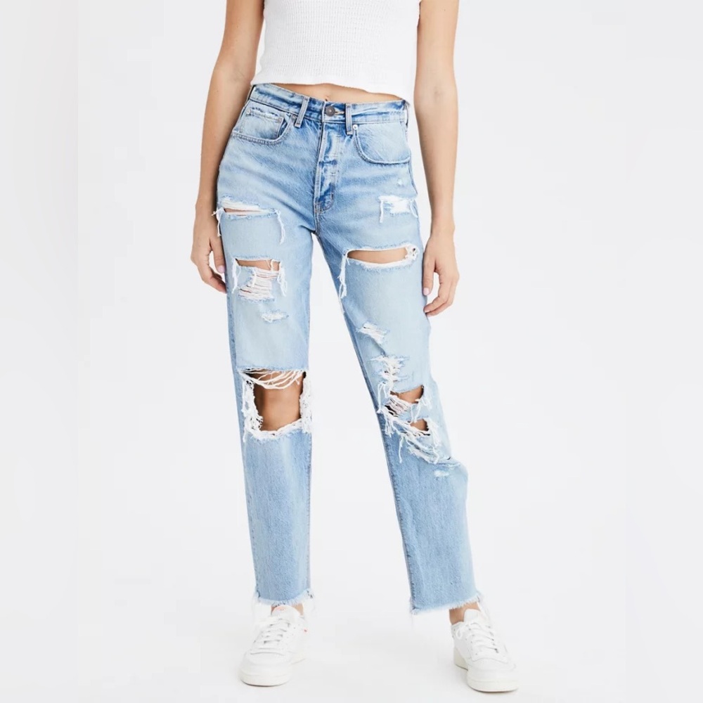 American Eagle. Ripped '90s Boyfriend Jean. Size 8 Regular.